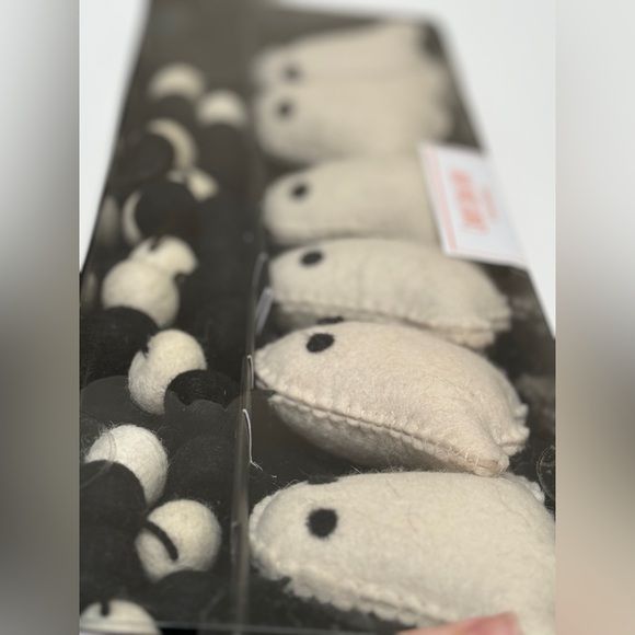 Ghost Pom Garland Halloween - Picture 6 of 6